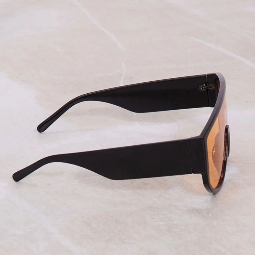 1181 NWT PrettyLittleThing Oversized Visor Sunglasses – One Size – Black Orange